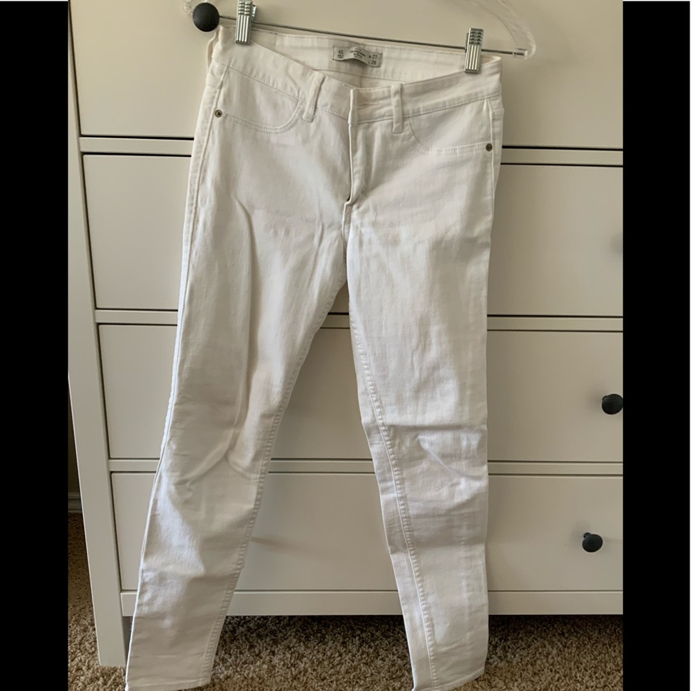 Abercrombie & Fitch white jeans. Size 27. No stains, like new condition.